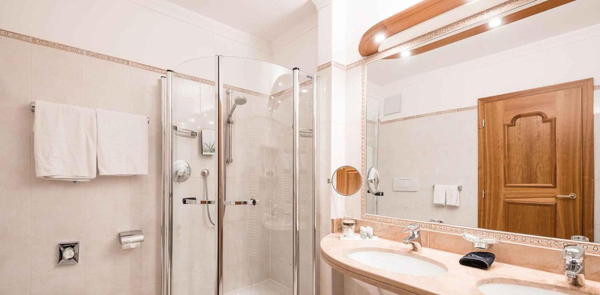 Hotel Resmairhof Schenna Εξωτερικό φωτογραφία